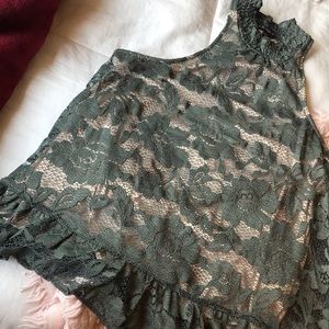 Lace ruffle hem mock neck tank